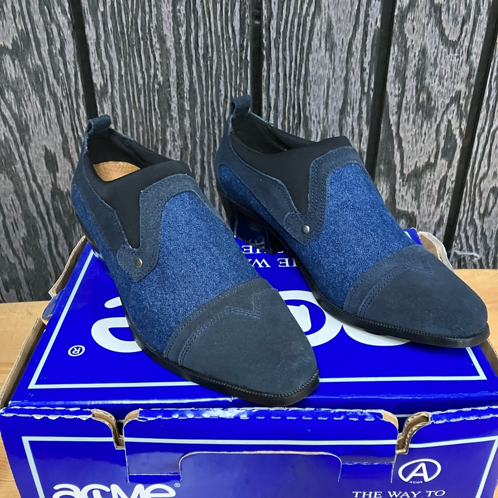 Ladies denim shoe/boot size 6